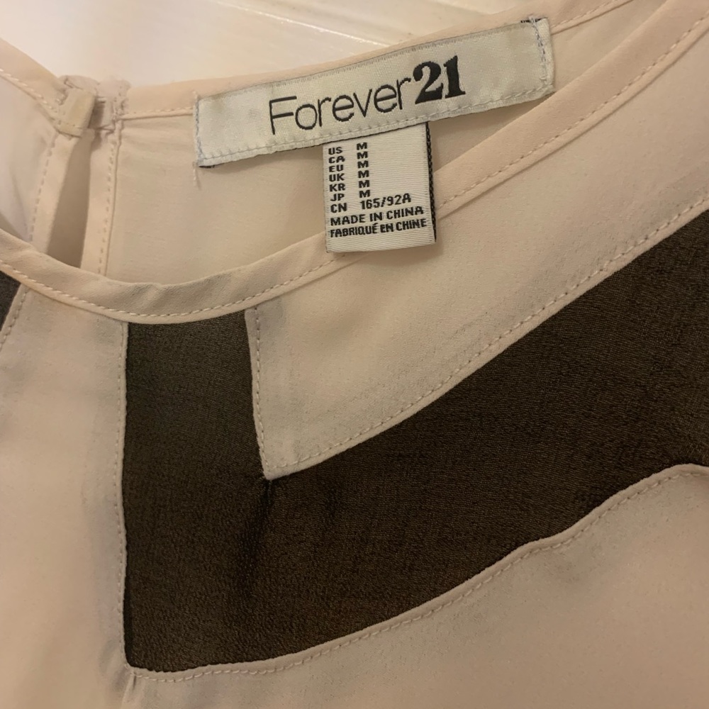 Forever21 blouse w/faux collar pattern - Picture 6 of 6
